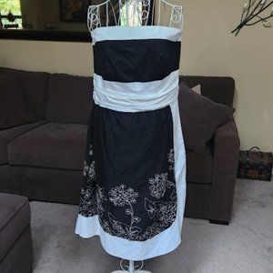 NWT Torrid black / white sleeveless / strapless dress sz 16